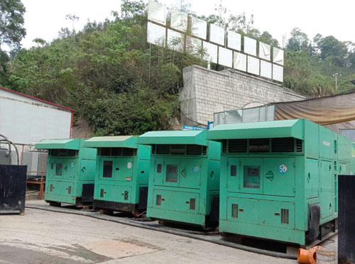 永定先进的应急发电机系统中智能监测和控制系统如何确保电压稳定？